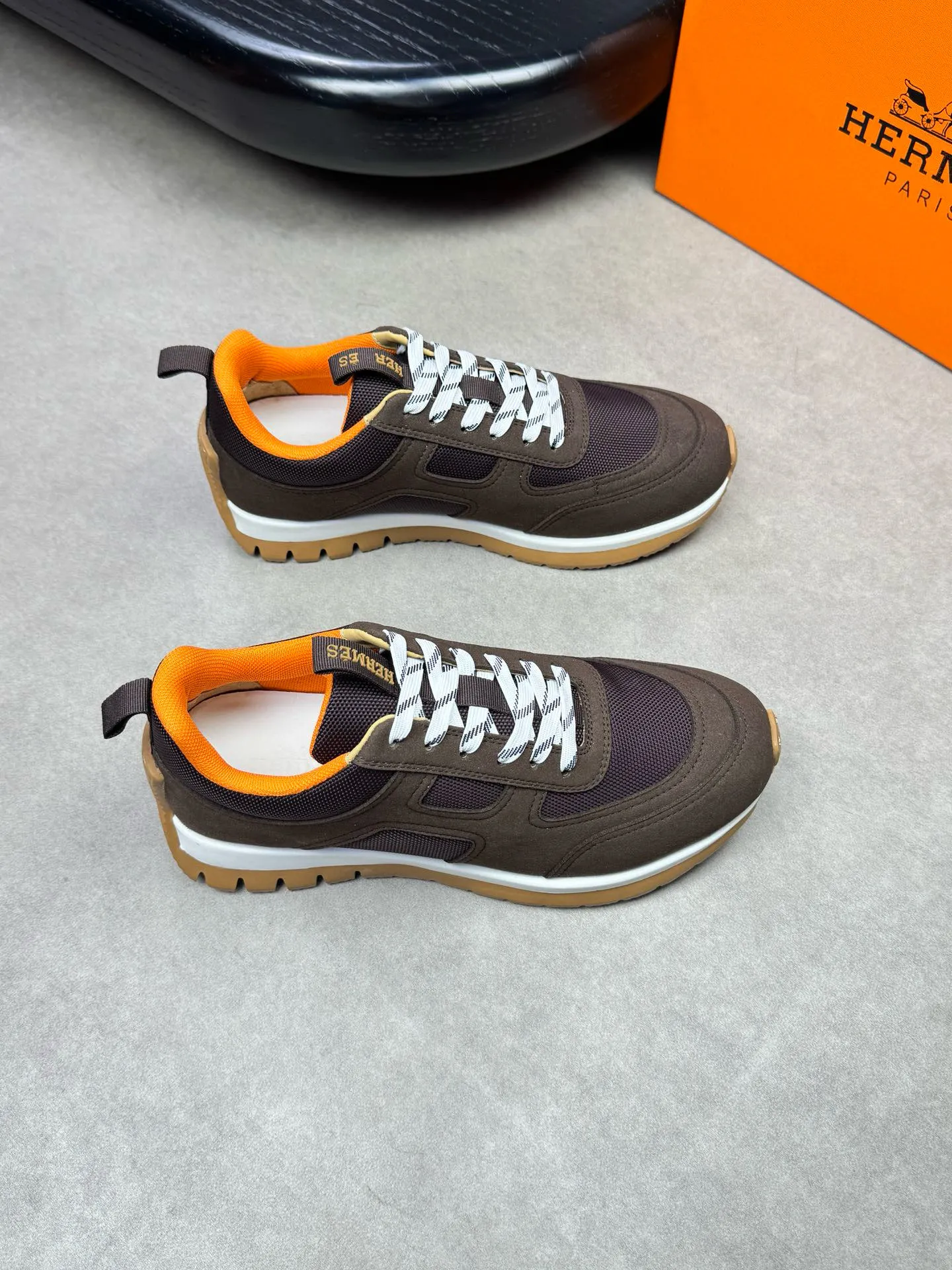 [HERMES] Hermès men's shoes 💰680💰 - high-end quality original items 🔍🔍🔍 casual sports shoes - upper: 🔝 suede environmentally friendly leather, brand high mercerized canvas body with forged ´H´ totem, tongue webbing injection molded brand logo - lining: brand canvas, foot pads; water-dyed cowhide -Outsole: ultra-light T men's shoes 💰U foam; two-color molded outsole -Ultra-high quality control, fine workmanship: highlighted (high-end, extravagance, grade) -Size: 39-44 (38, 45, can be customized)